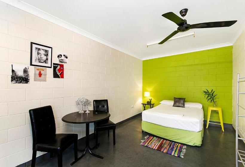 هاستل Adventurers Backpackers