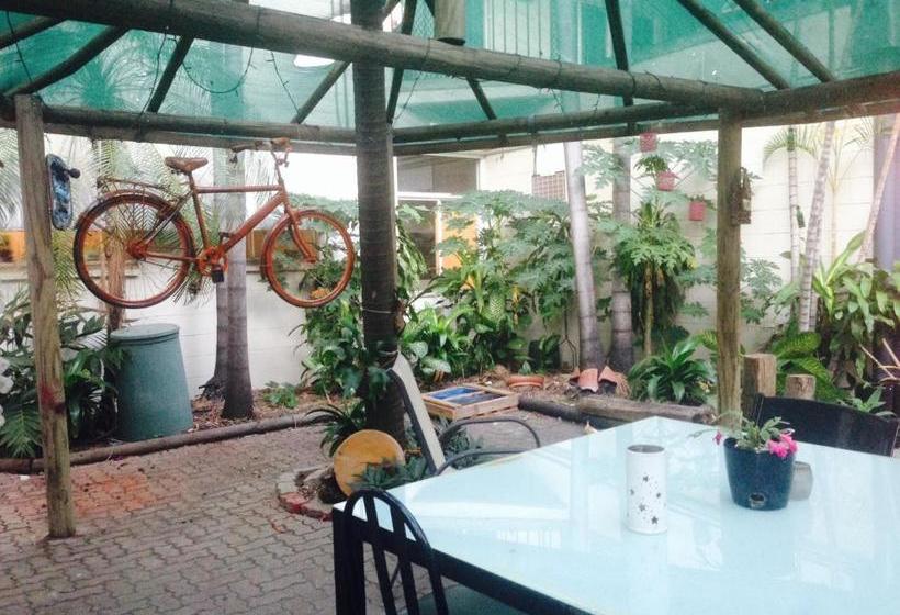 هاستل Adventurers Backpackers