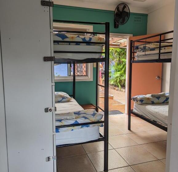 هاستل Ozzie Pozzie Backpackers   Port Macquarie Yha