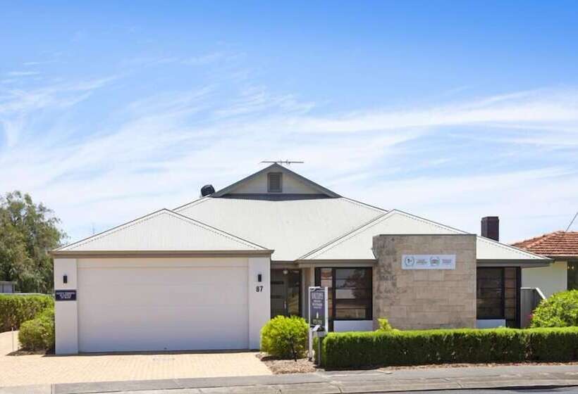 Baudins Of Busselton Bed And Breakfast   Adults Only