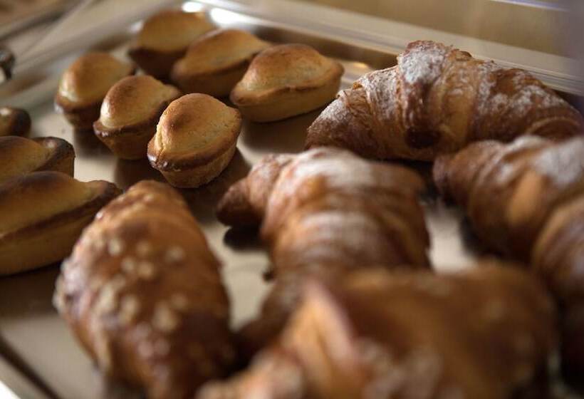 مبيت وإفطار Castello Castriota Scanderbeg