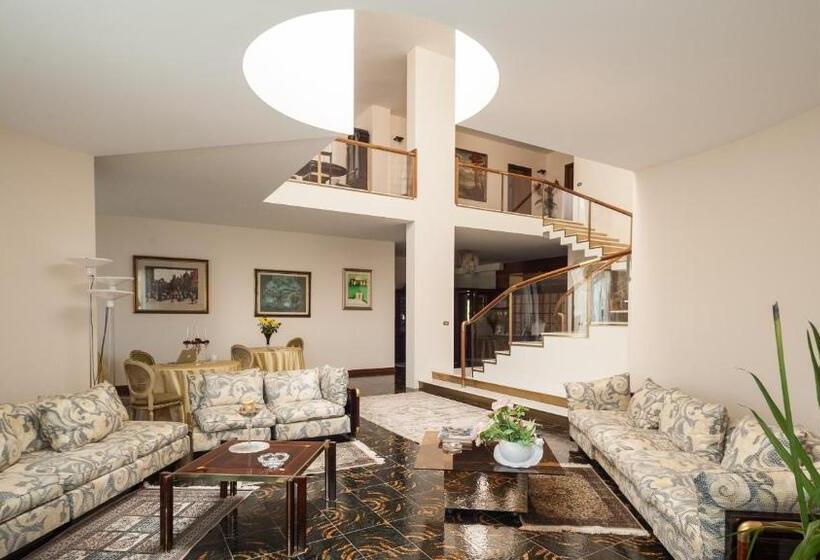 تختخواب و صبحانه Villa Magnolia Luxury Suites