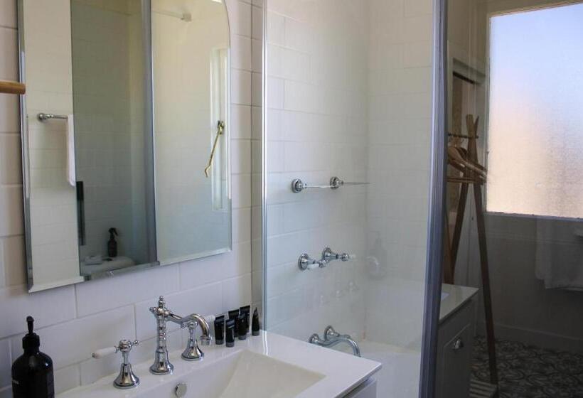 تختخواب و صبحانه Windarra On High