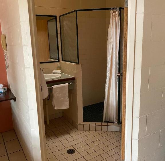 Curtain Fig Motel