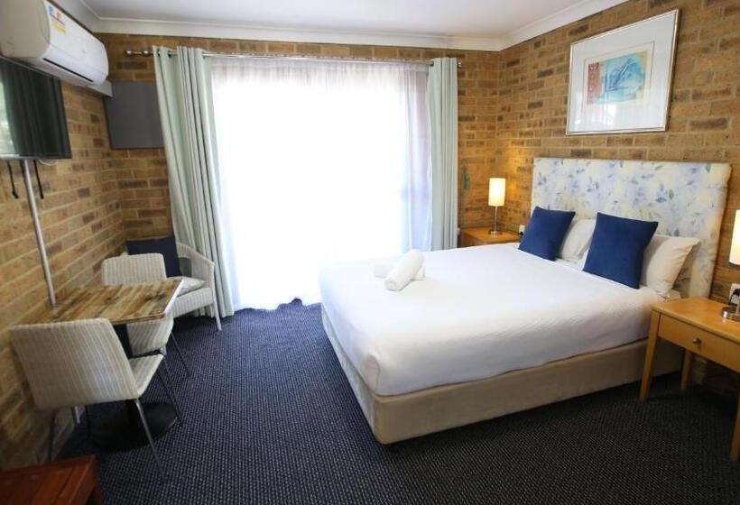 Hawks Nest Motel