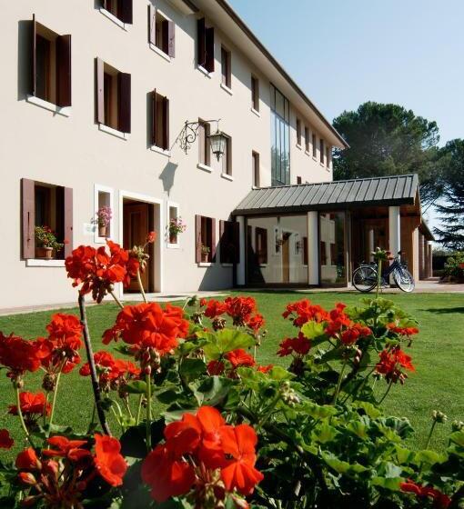 هتل Del Parco Ristorante Loris