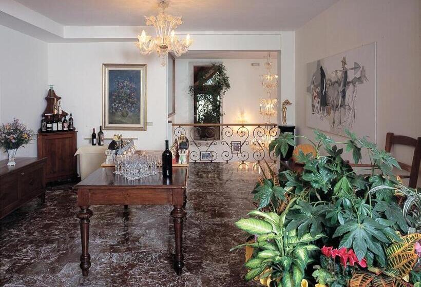 هتل Del Parco Ristorante Loris