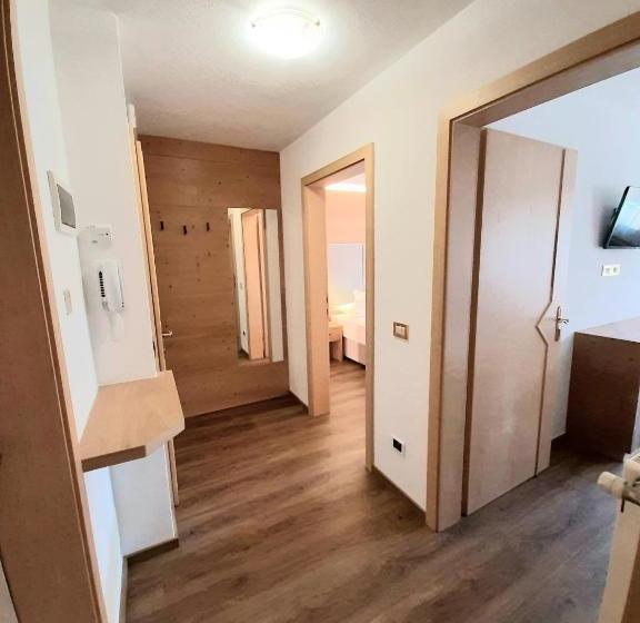 Отель Garnì Lasteis B&b   Apartments