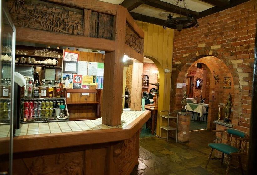 فندق على الطريق Forest Lodge Motor Inn & Restaurant