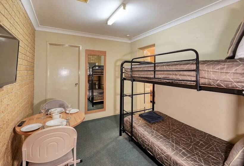 فندق على الطريق Forest Lodge Motor Inn & Restaurant