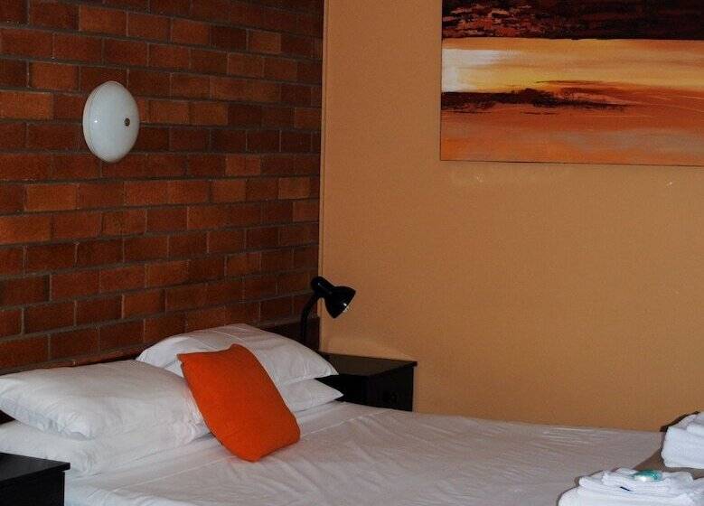 Мотель Hilldrop Motor Inn