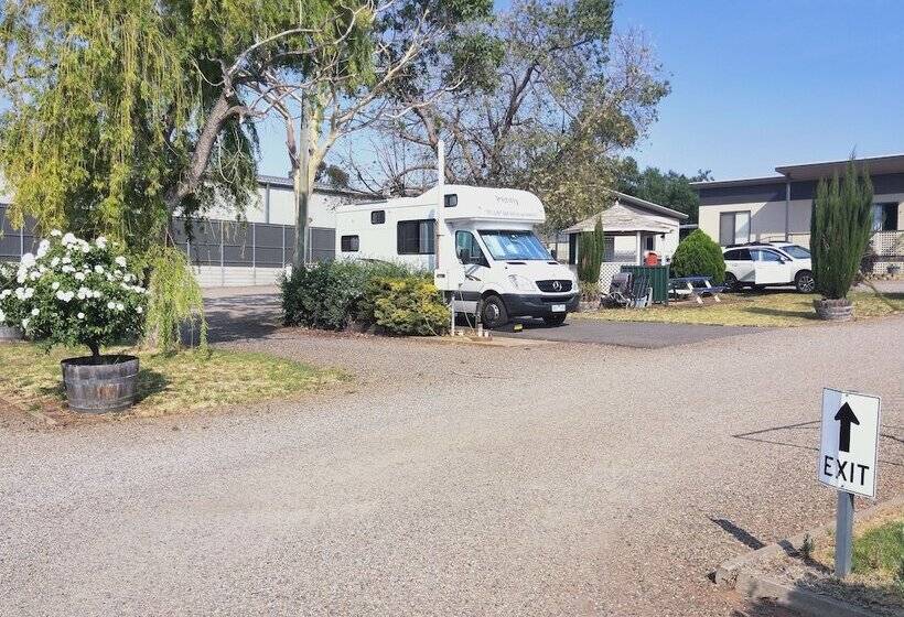 Oval Motel   Murray Bridge