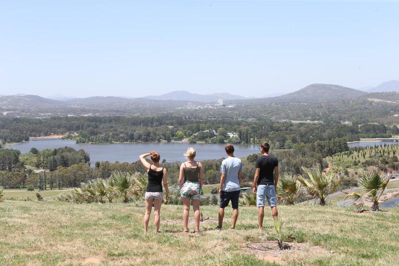 هاستل The Village Canberra