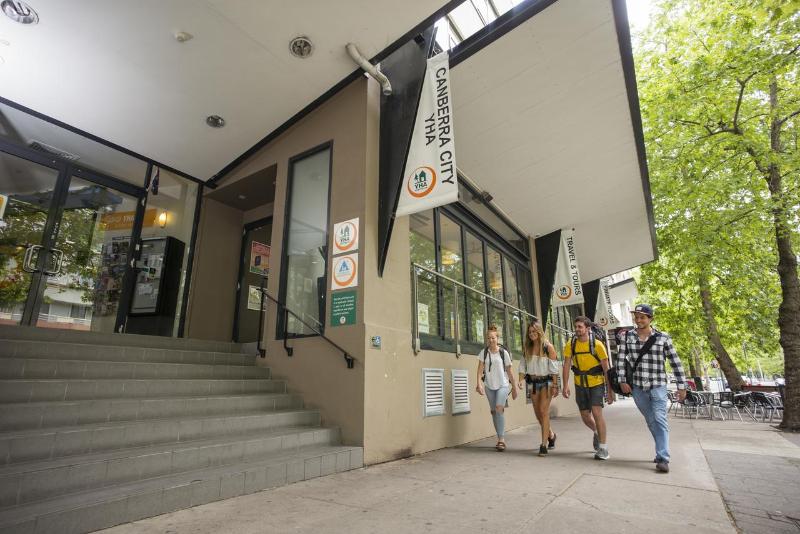 هاستل The Village Canberra