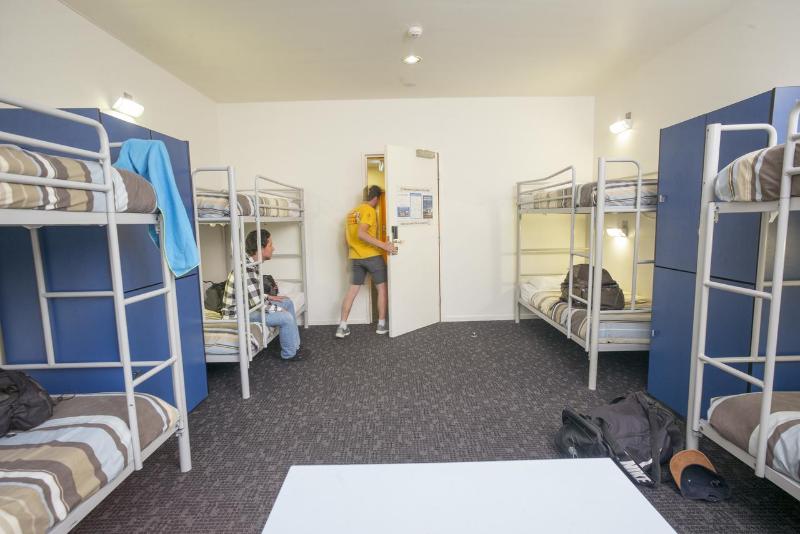 هاستل The Village Canberra