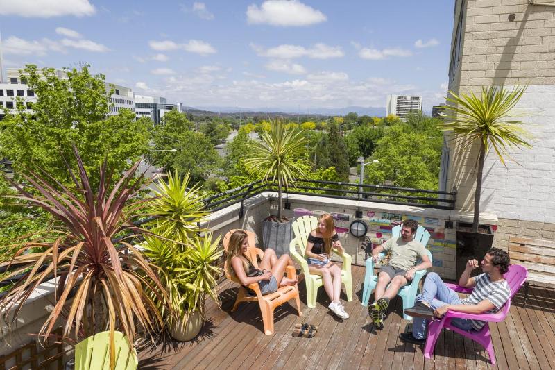 هاستل The Village Canberra