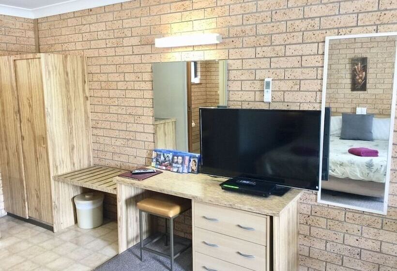 Three Ways Motel