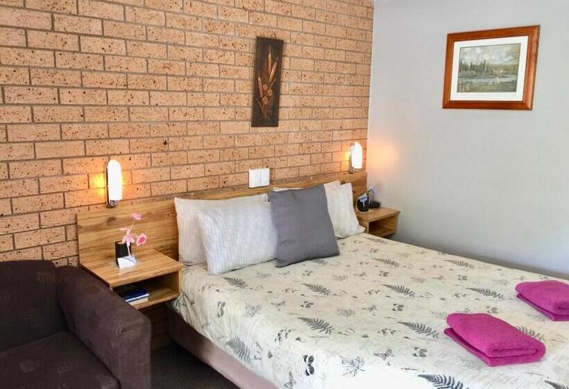 Three Ways Motel