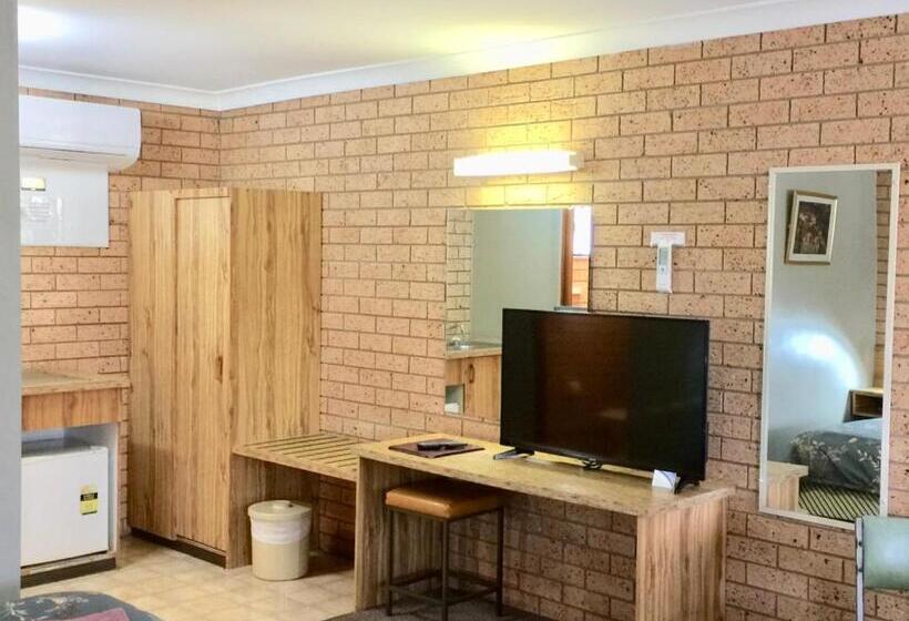 Three Ways Motel