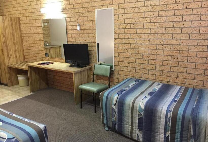 Three Ways Motel