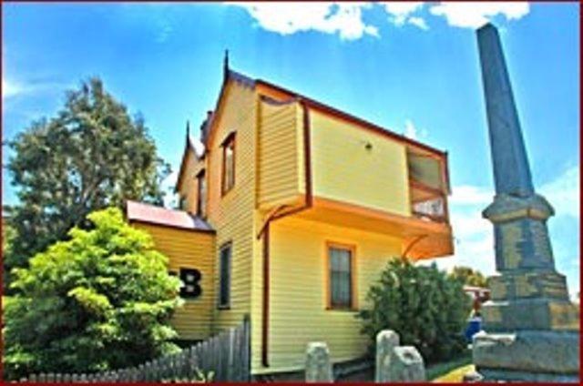 تختخواب و صبحانه Stay At Tilba