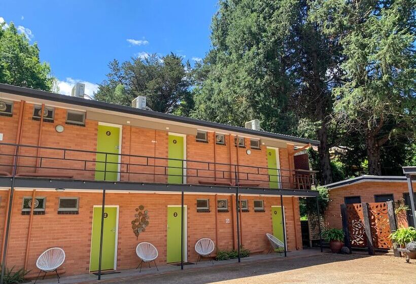 Warburton Motel   Where Mid Century Style Meets The Mountains