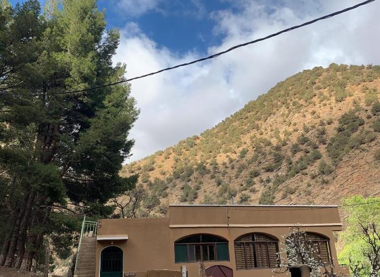 تختخواب و صبحانه Guest House Tigminou