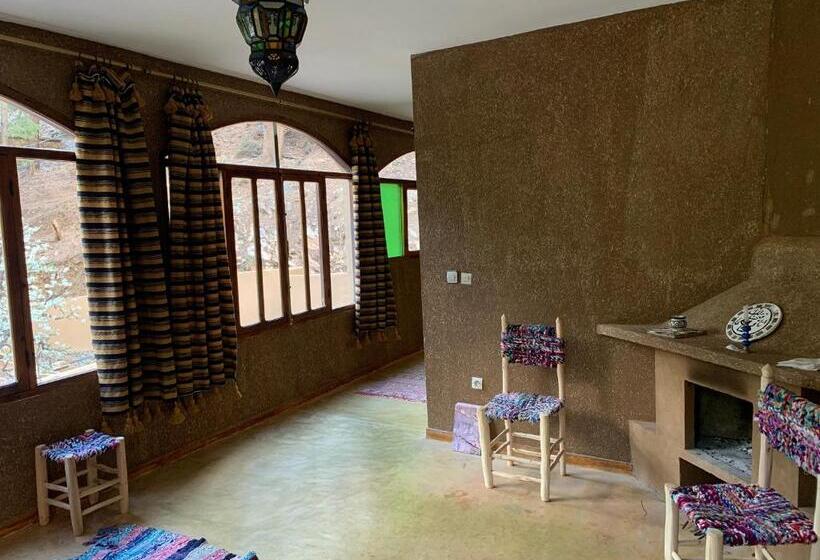 تختخواب و صبحانه Guest House Tigminou
