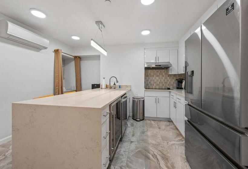 هتل Upper East Side Luxury 3br 2b