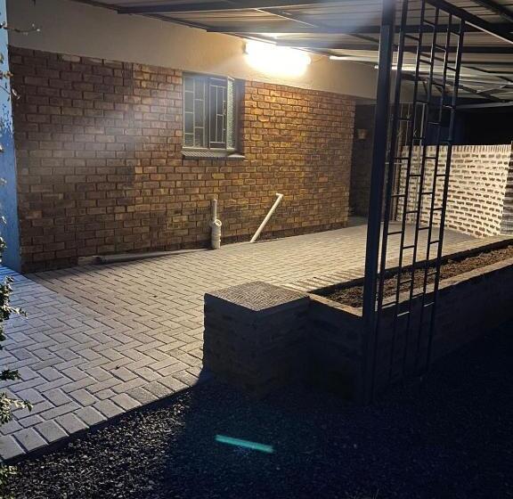 بنسيون Creekside Guest House Middelburg