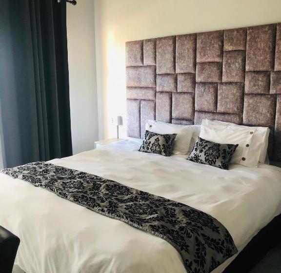 פנסיון Elihle Guest House