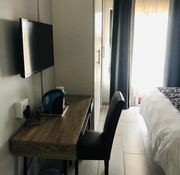 פנסיון Elihle Guest House