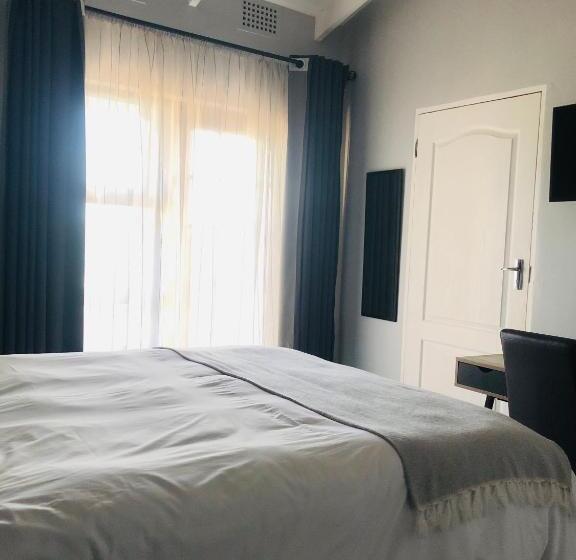 פנסיון Elihle Guest House