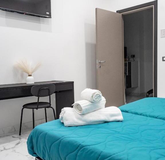 تختخواب و صبحانه Laura Suite