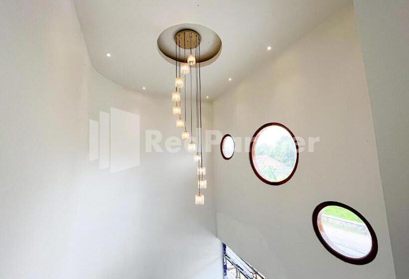 ホテル Jenggo Riverside Mitra Reddoorz Near Kampung Inggris Pare