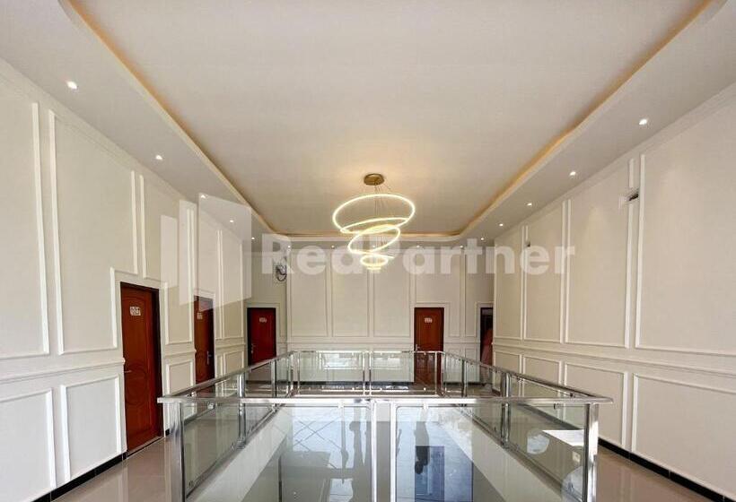 ホテル Jenggo Riverside Mitra Reddoorz Near Kampung Inggris Pare