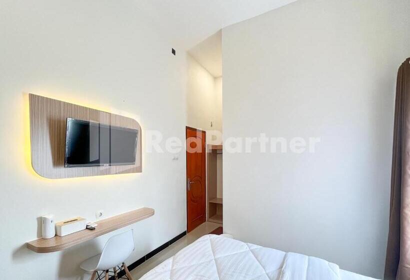 ホテル Jenggo Riverside Mitra Reddoorz Near Kampung Inggris Pare