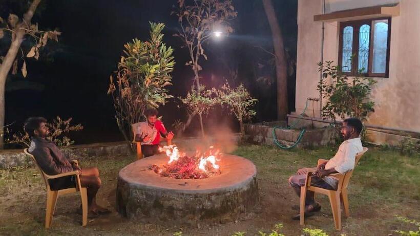 هتل Kumaragam Resorts