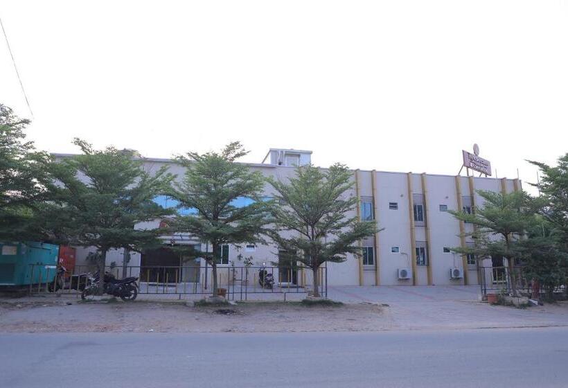 هتل O Renigunta Near Railway Station
