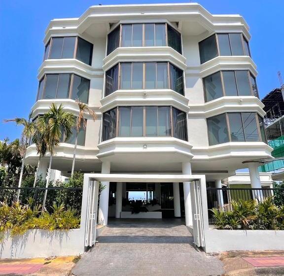 هتل Ocean Breeze Inn Beach Front