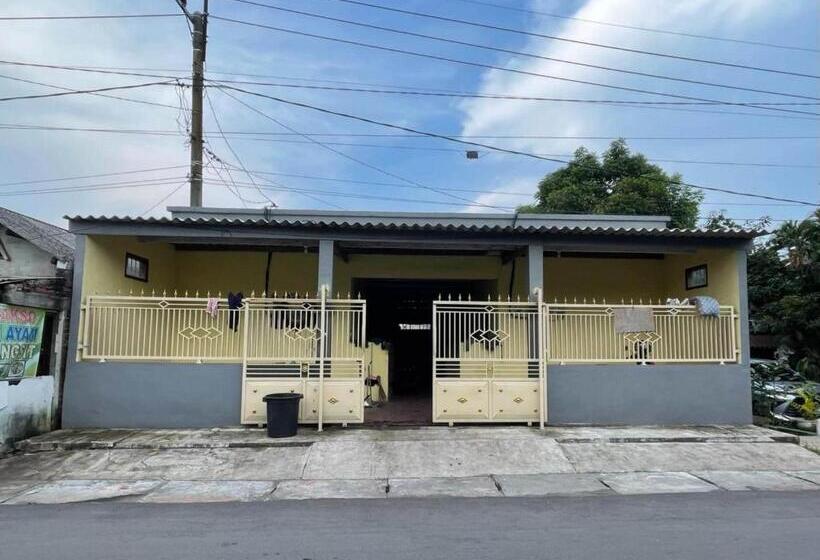 فندق Spot On 93879 Wunut Homestay Syariah