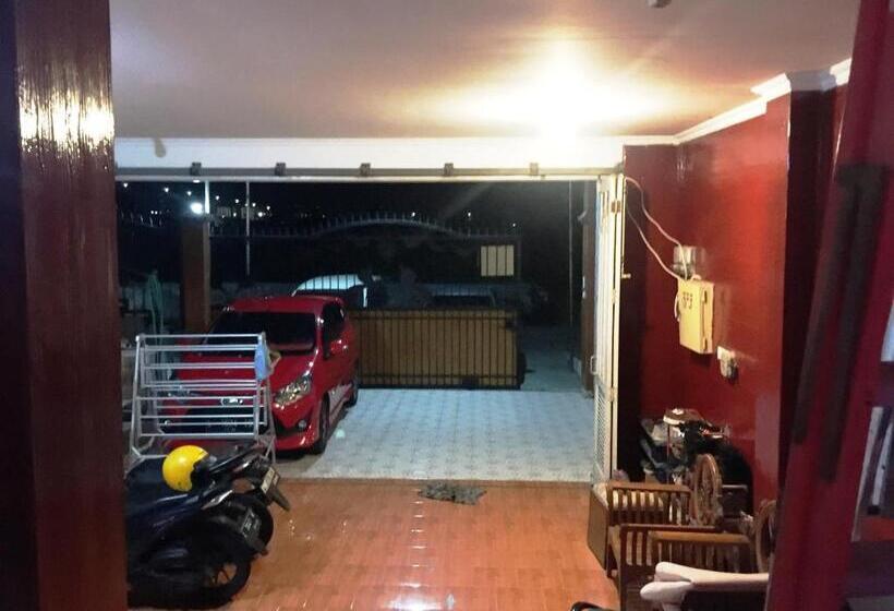 בית מלון כפרי Spot On 93880 Guest House Bu Iin Syariah
