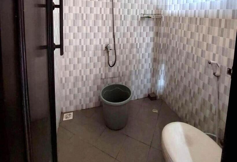 בית מלון כפרי Spot On 93880 Guest House Bu Iin Syariah