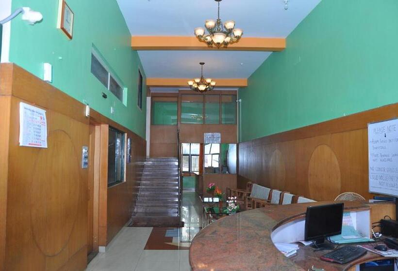 فندق Vinayaka Deluxe Lodge