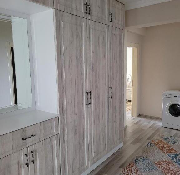 Meyra Apart
