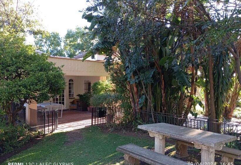 پانسیون 161 Blenheim Rd