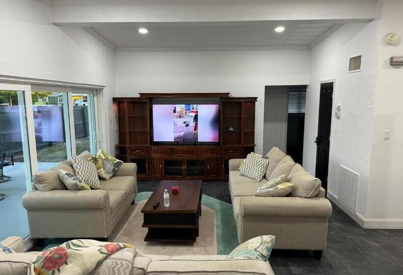 بنسيون Beautiful Pool House Port Charlotte