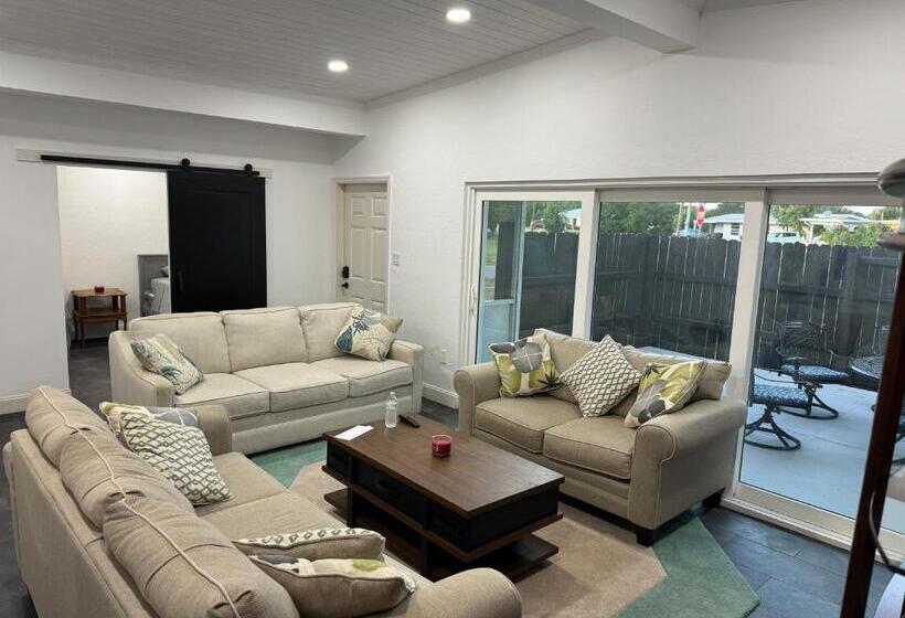 بنسيون Beautiful Pool House Port Charlotte