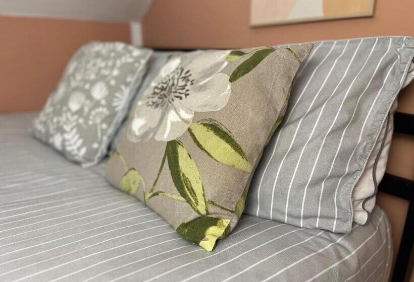 بنسيون Mini Hotel With Home Facilities In Hamilton West