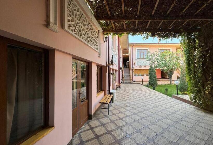 بنسيون Siyob Guest House &